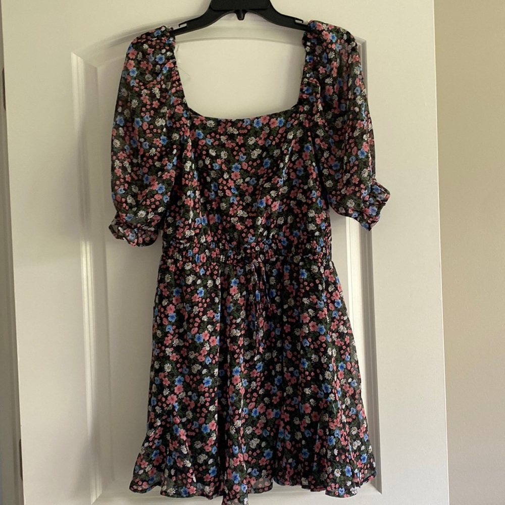 Floral Dress NEW WITH TAGS!!!🔥🔥🔥